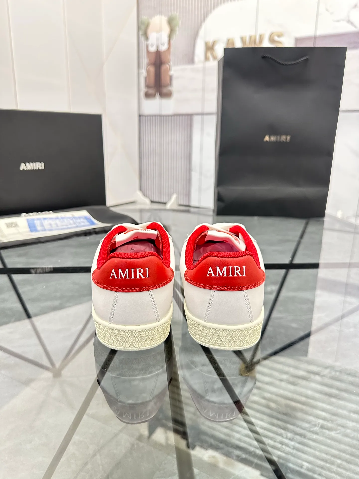 Men's shoes: 💰P560¥ Guangzhou top quality Product trademark: AMIRI* "Amir*" low-top casual shoes Regular size: 39-44 (can be customized to 45) Product material: imported first-layer cowhide leather upper, breathable lining, original outsole. Number: 525